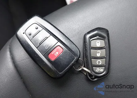 2021 Toyota Rav4 Xle Premium z USA, uszkodzony, nr VIN 2T3A1RFV4MC184144